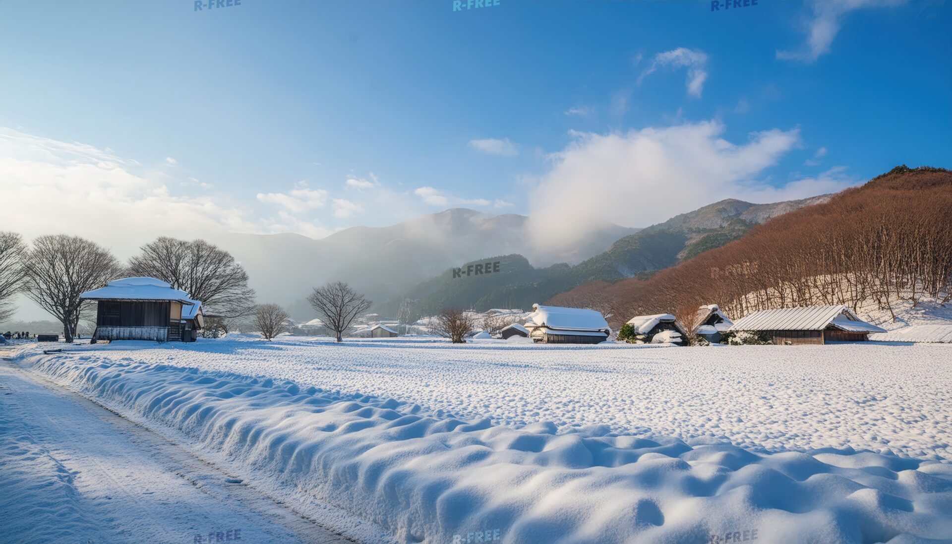 雪に包まれた里山の集落
