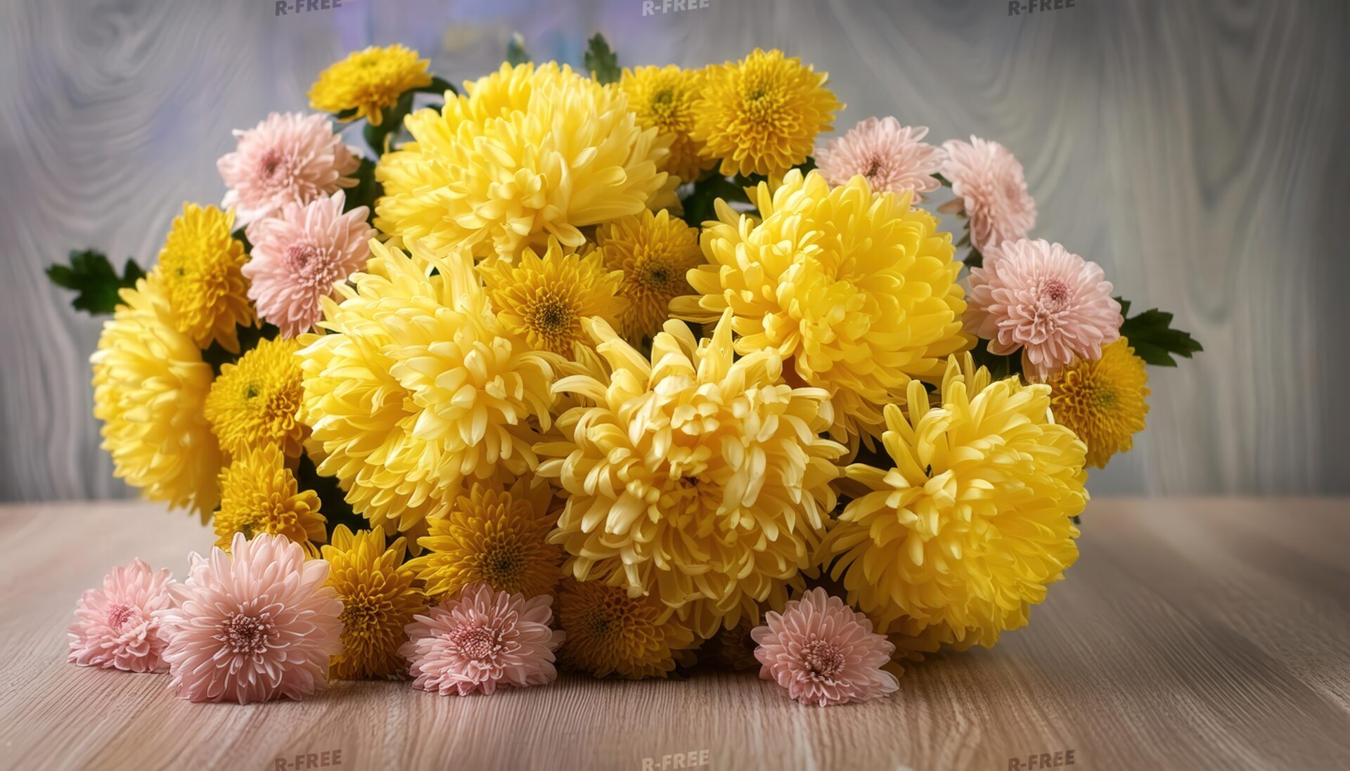 テーブルの上の菊の花束