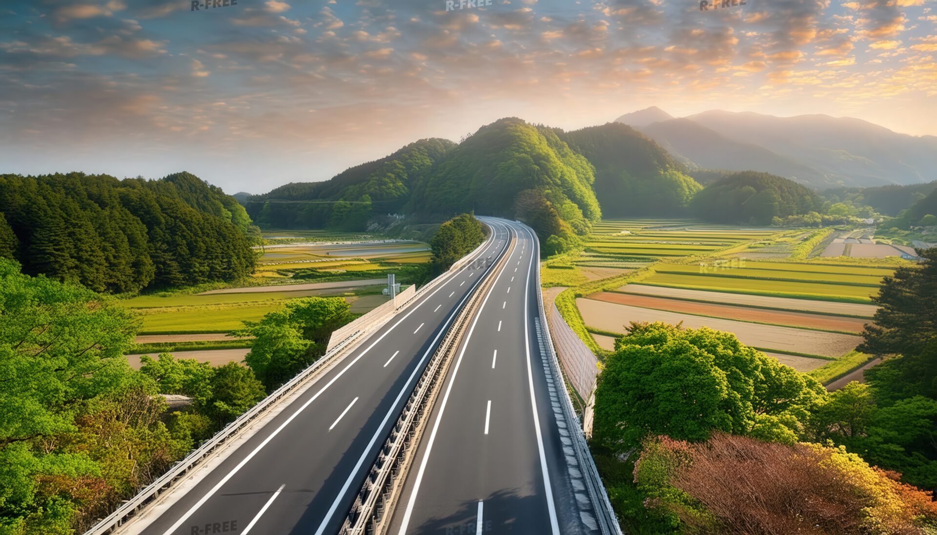高速道路と田園風景