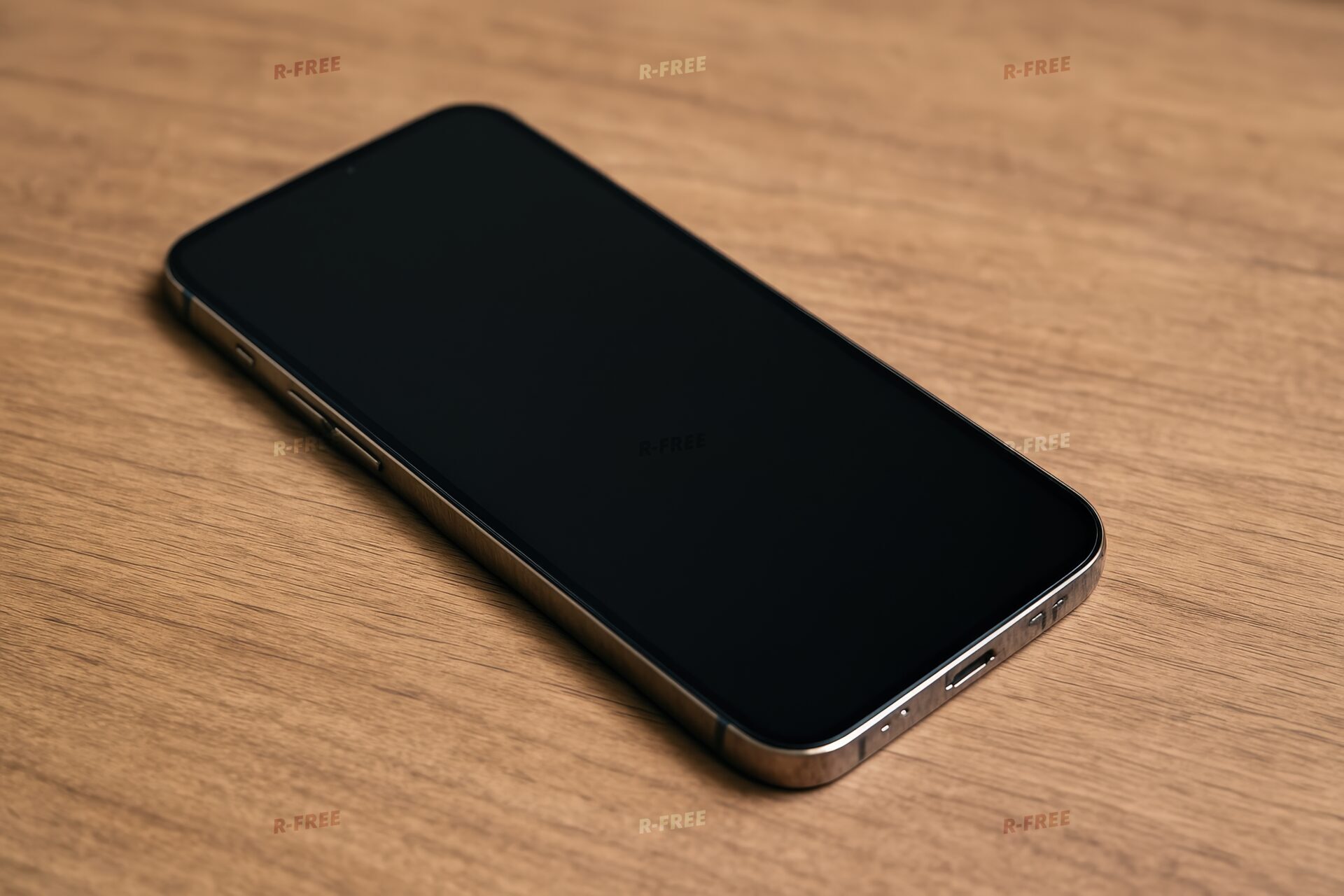 木製テーブル上のスマートフォン（電源オフ）