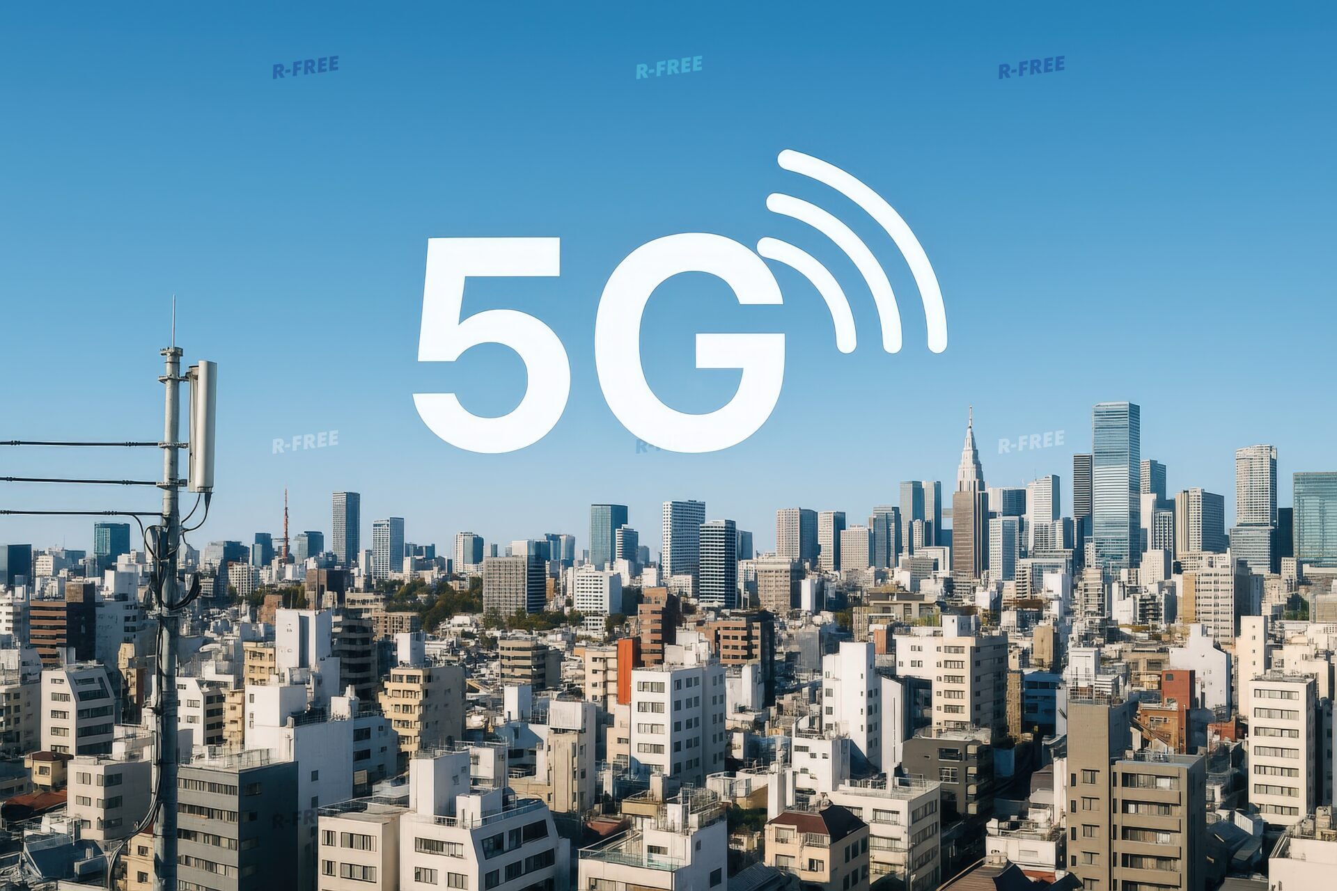 白い5G通信マークと通信設備を重ねた都市風景