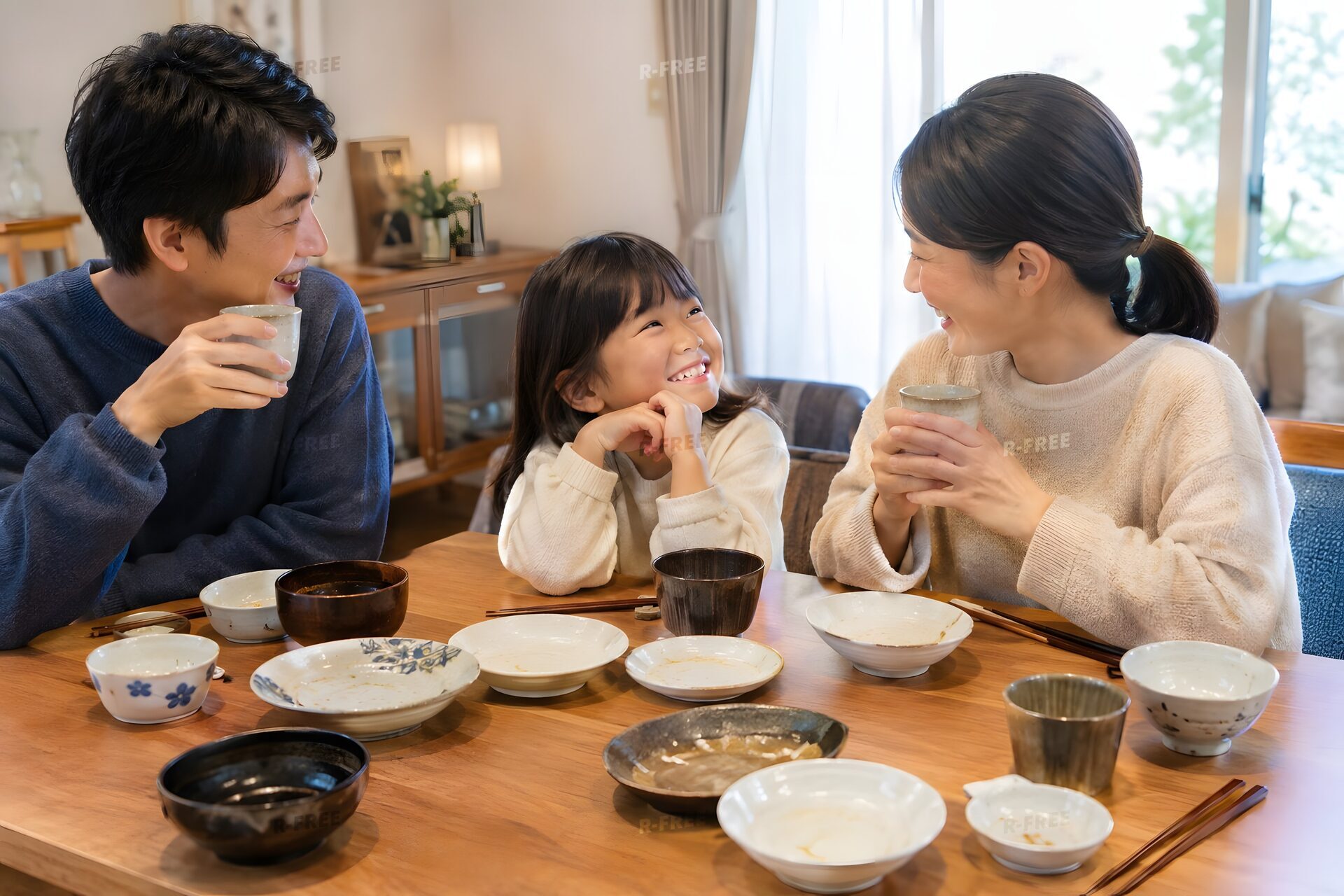 料理を残さず食べきった家族の食卓