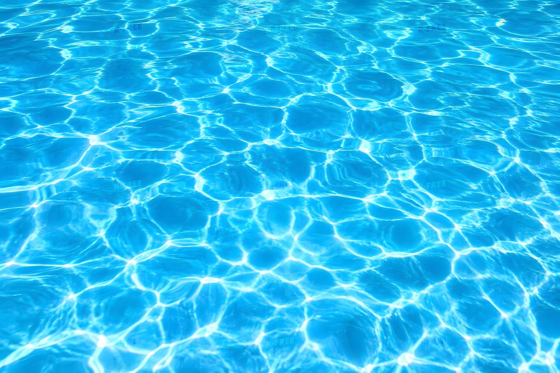 プールの水の揺らぎ