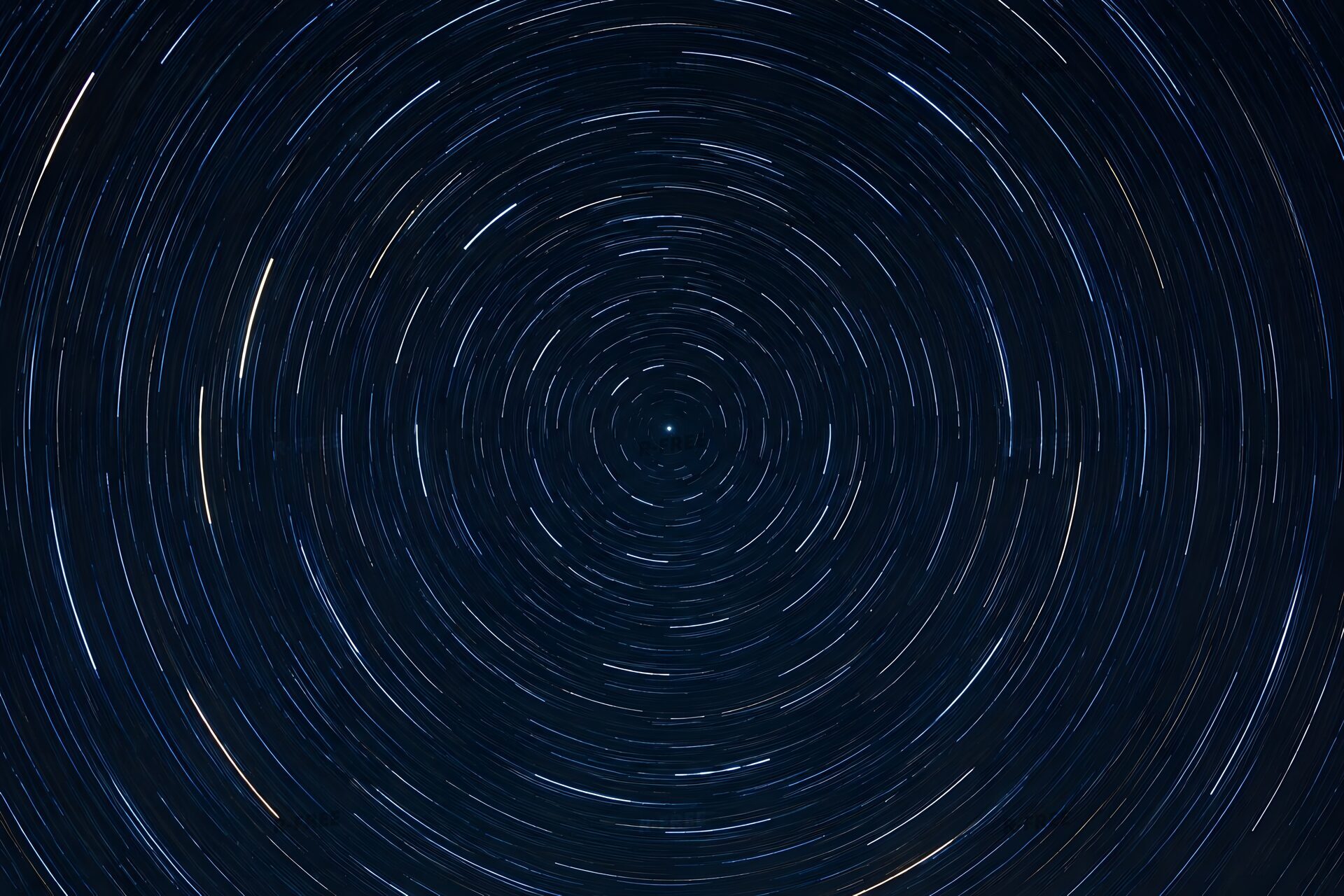 円を描く星の軌跡