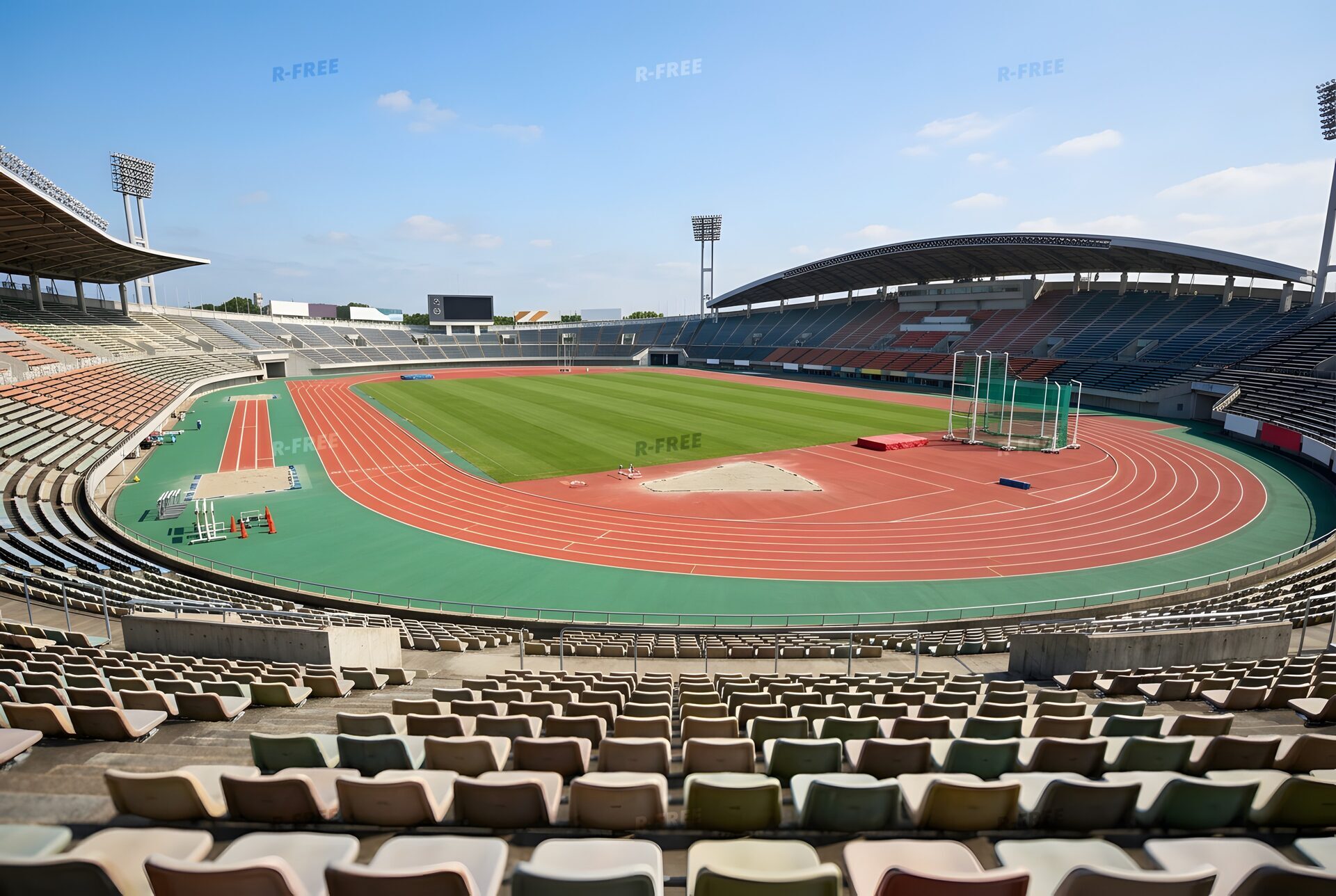 赤いトラックと緑のフィールドの競技場