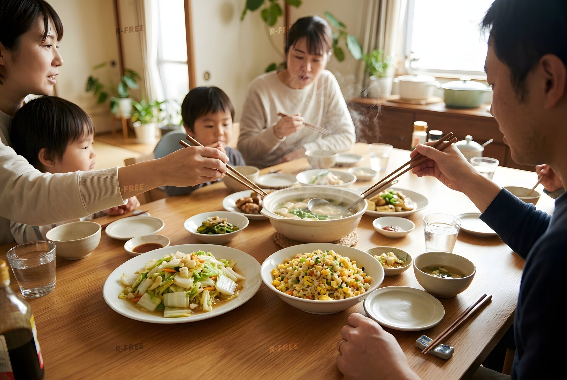 家族で囲む中華料理の食卓