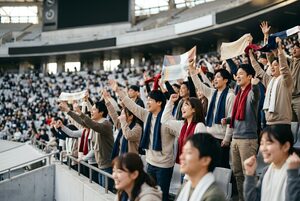 スタンドで声援を送る観客たち